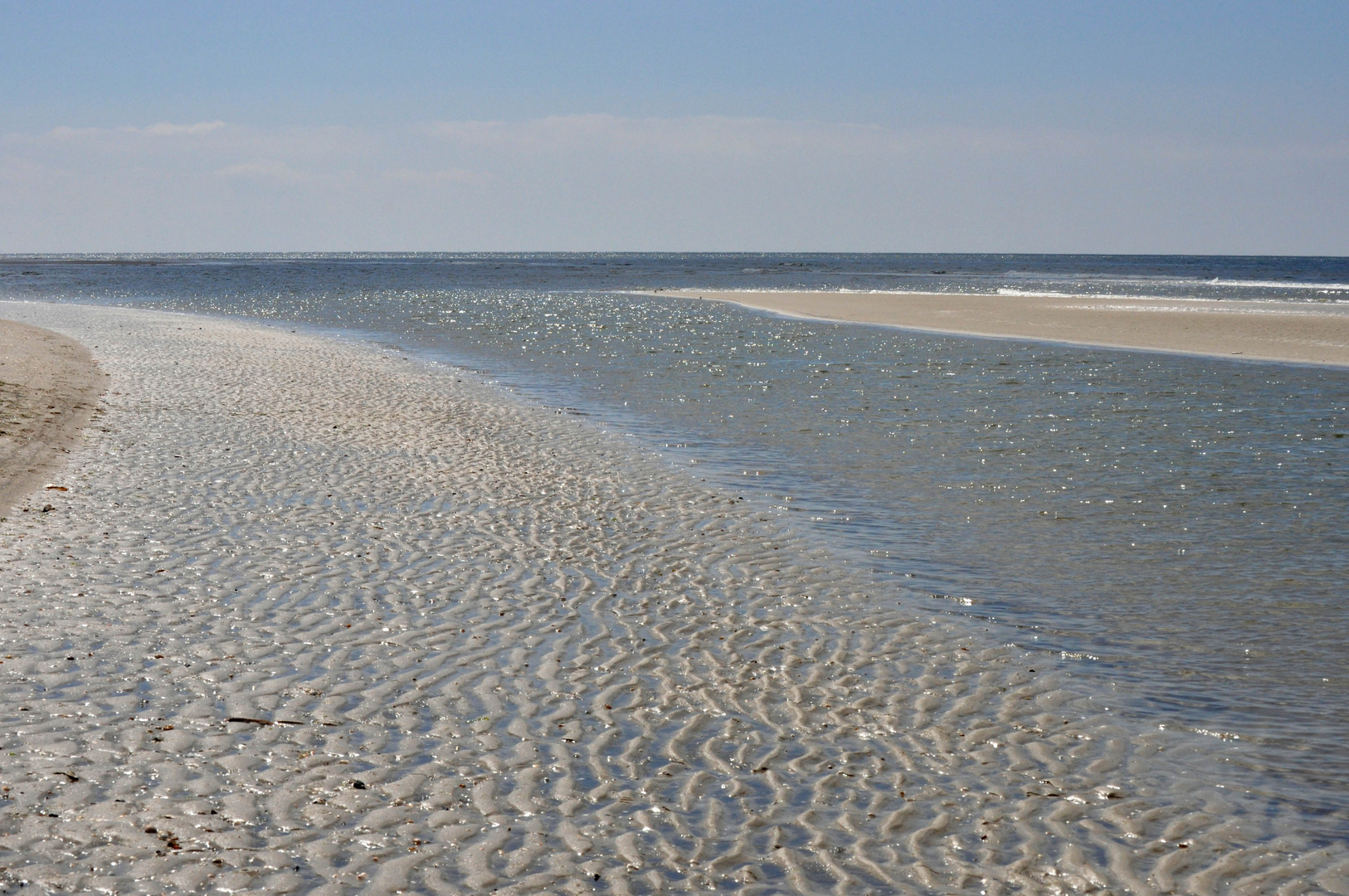 Strand auf Amrum bei ablaufenden Wasser