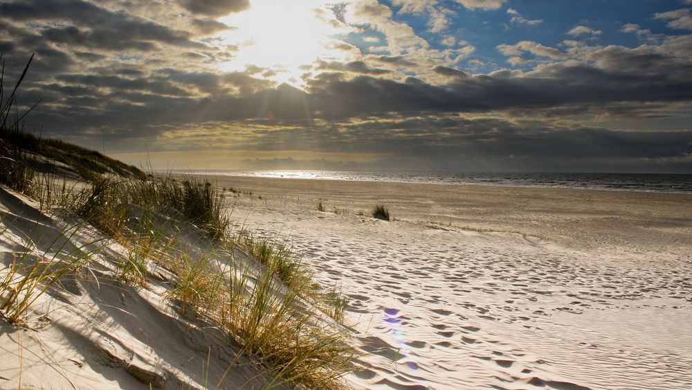 Strand auf Langeoog II by Andreas Heimbrock 