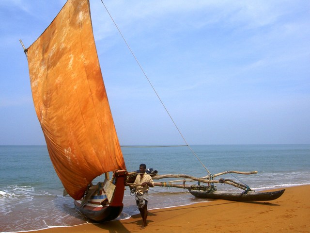 Strand auf Sri Lanka- Katamaran
