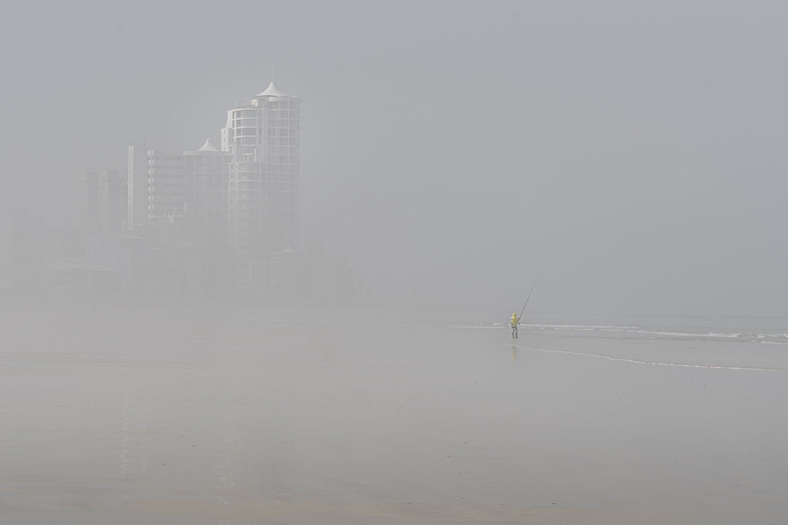 Strand beach misty morning