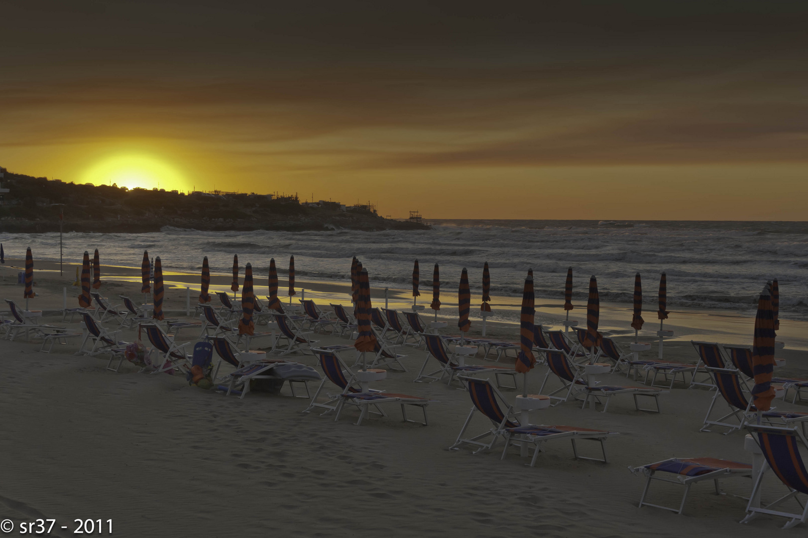 Strand bei Peschici im Sonnenuntergang