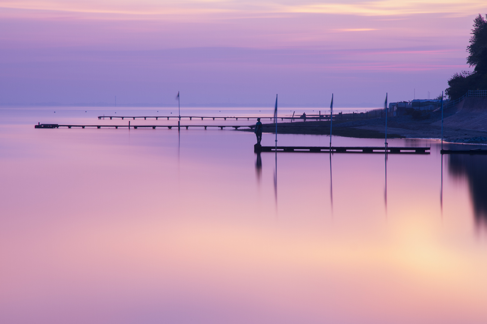 Strand Dangast in Niedersachsen zur morgendlichen blauen Stunde