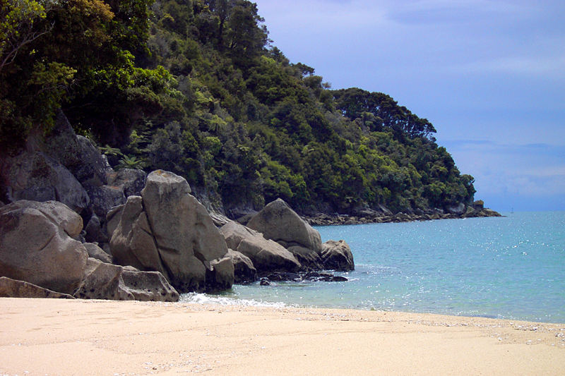 Strand im Abel Tasman Nationalpark bei Nelson, Neuseeland