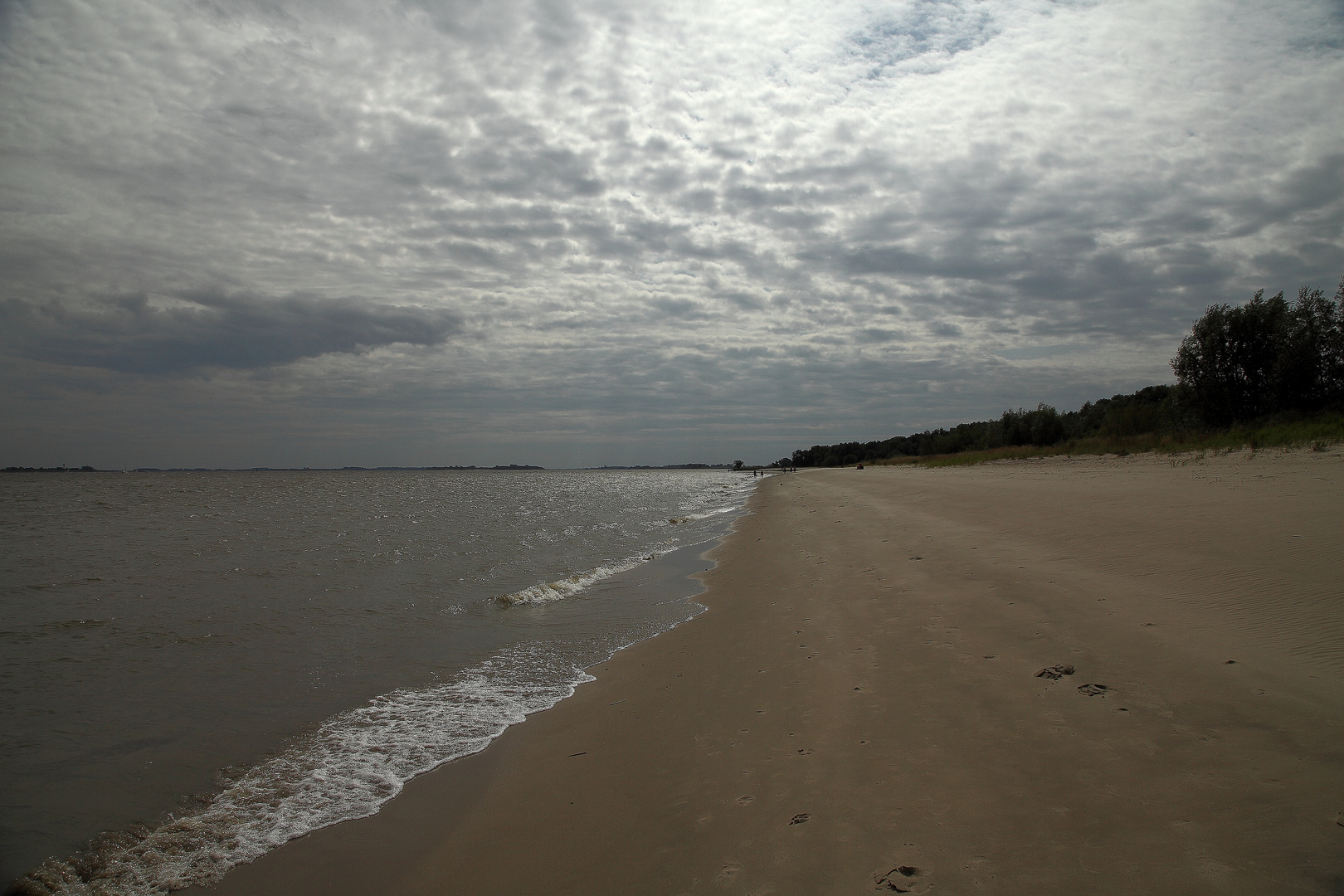 Strand im Gegenlicht