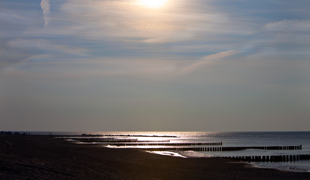 Strand im Gegenlicht