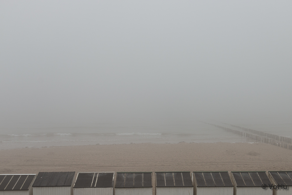 Strand im Nebel