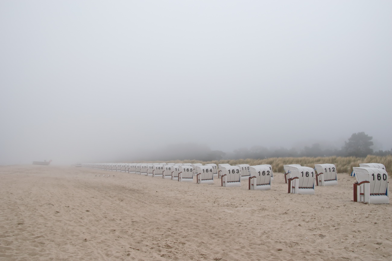 Strand im Nebel