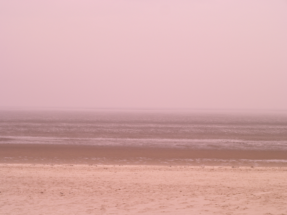 Strand im Nebel