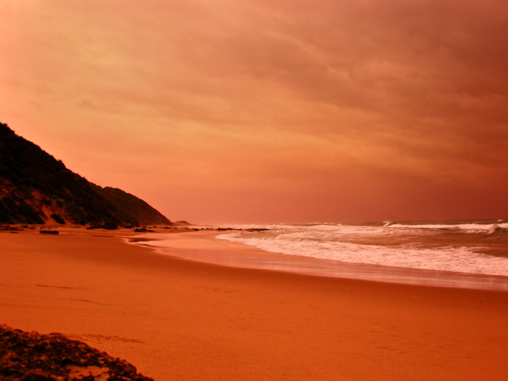 Strand im roten Abendlicht