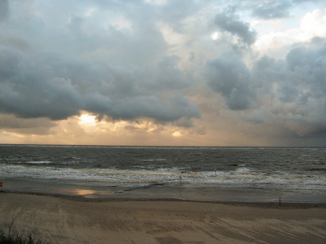 Strand in der Abenddämmerung