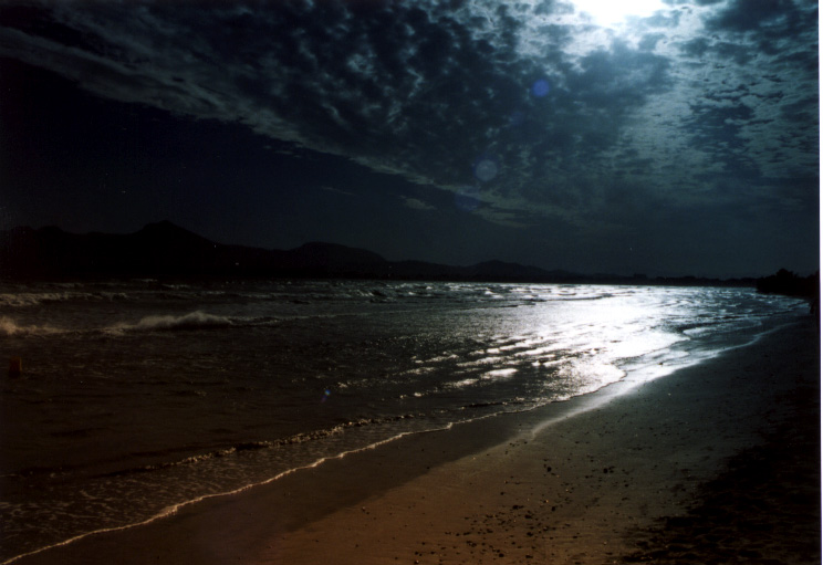 Strand in der Abenddämmerung