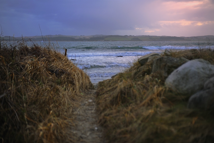 Strand in der Dämmerung