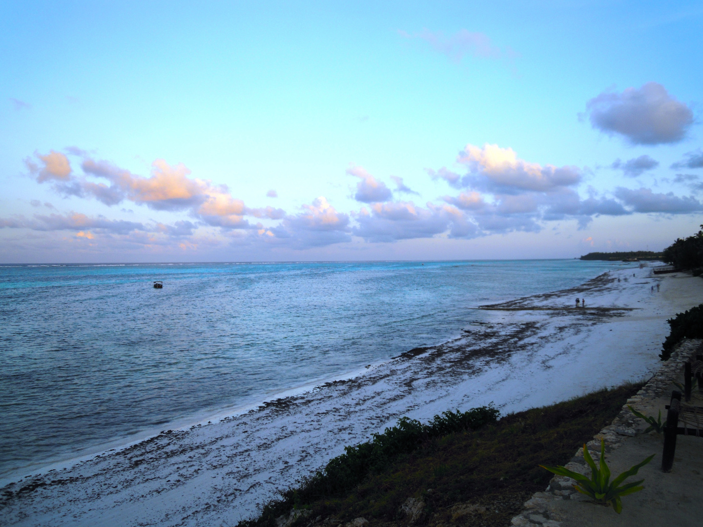 Strand in der Dämmerung