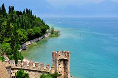 STRAND IN SIRMIONE-WENIG BEKANNT