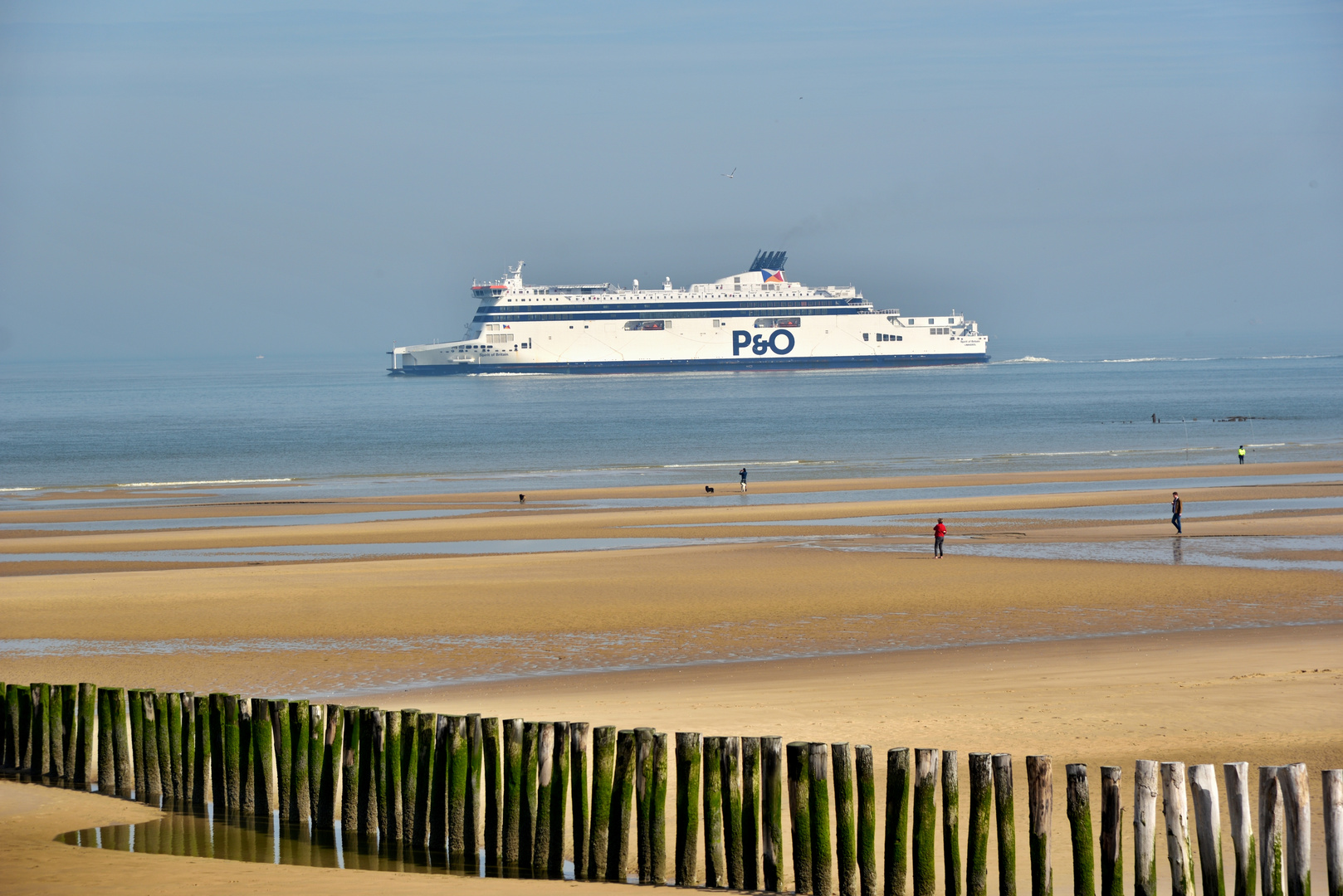 Strand kurz hinter Calais-Fähre nach Dover 04.2019