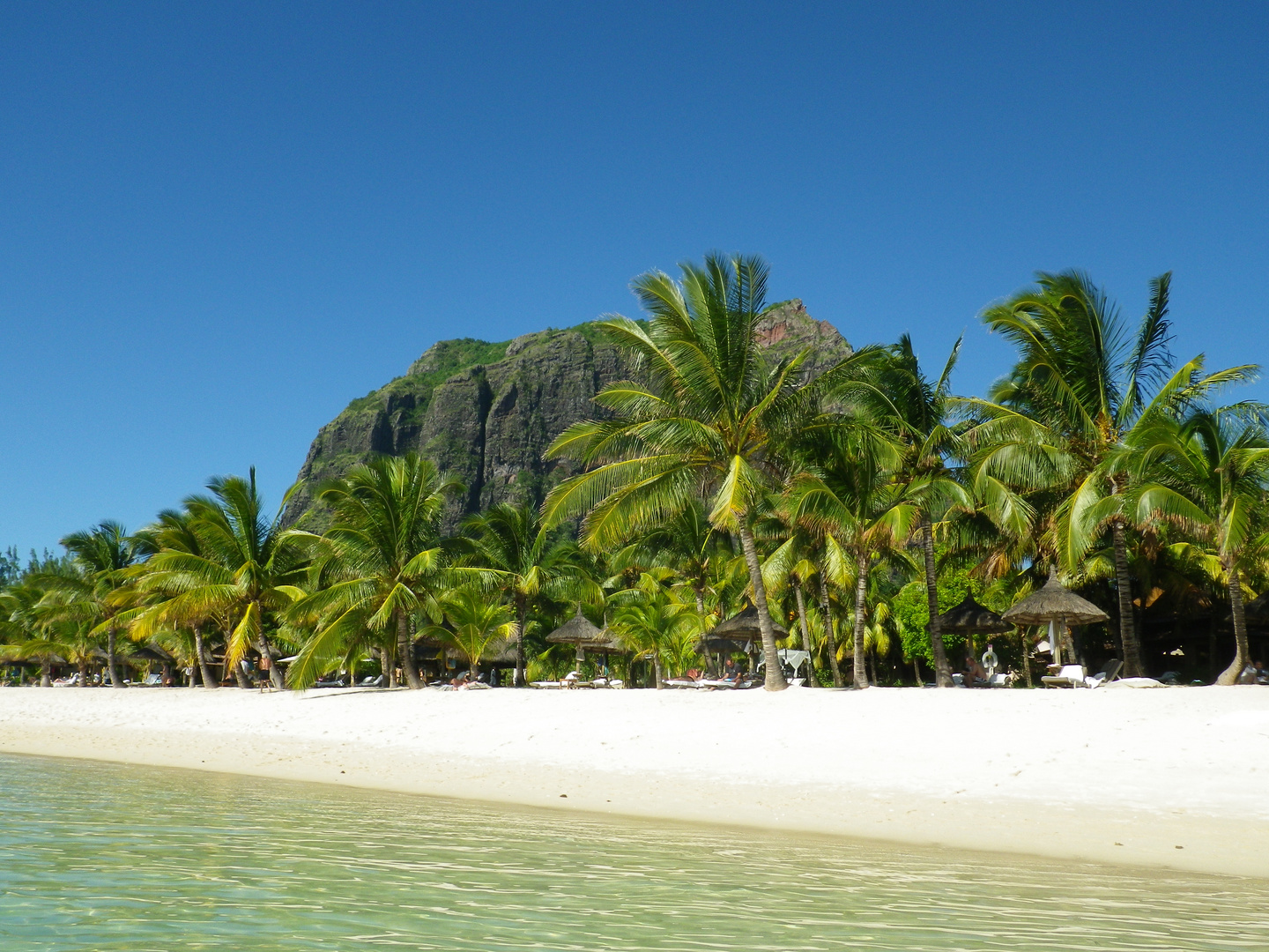 Strand Lux Le Morne mit Le Morne Brabant