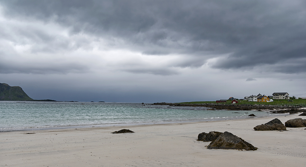 Strand, Meer und Wolken