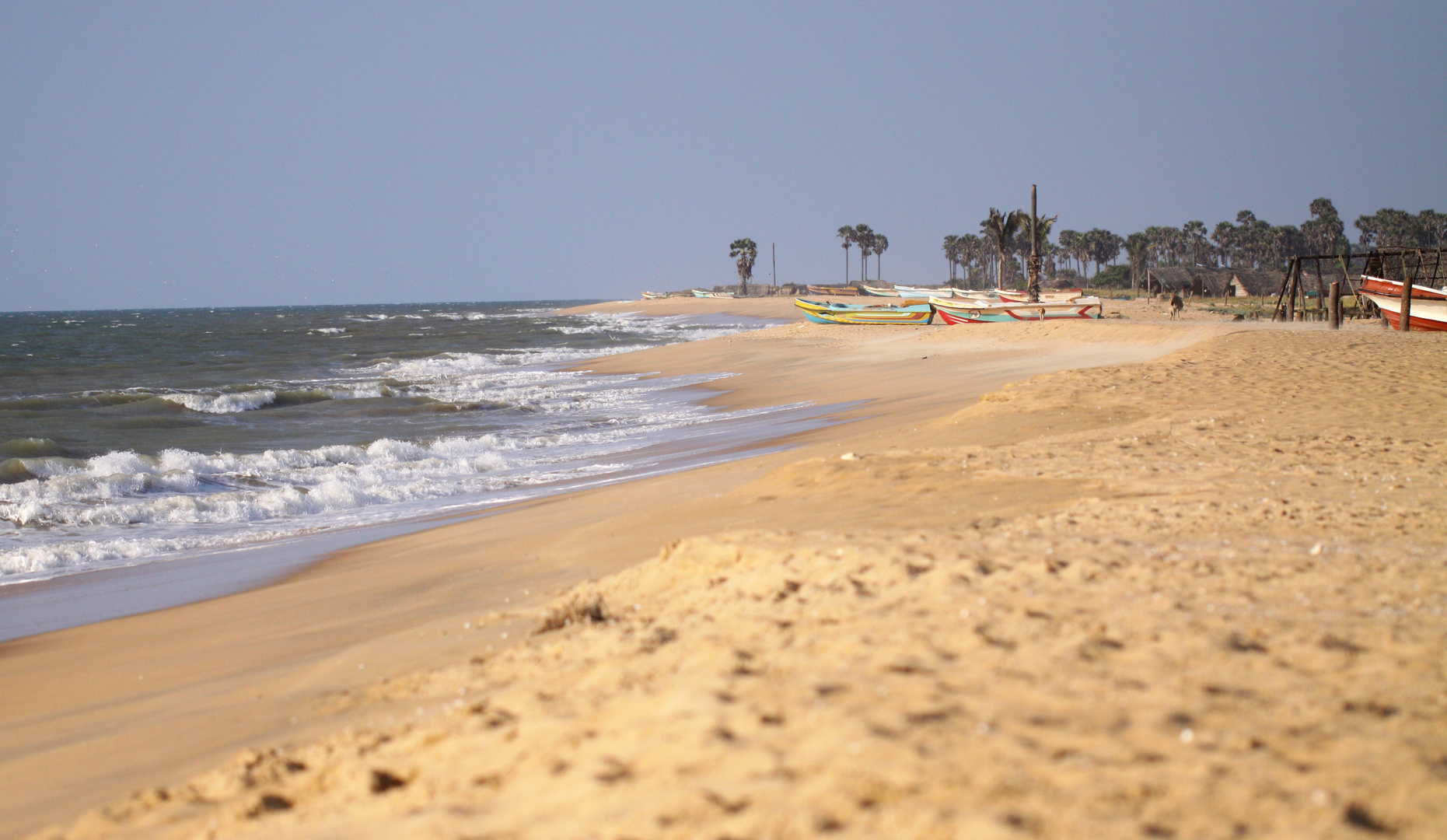 Strand mit Fischerbooten