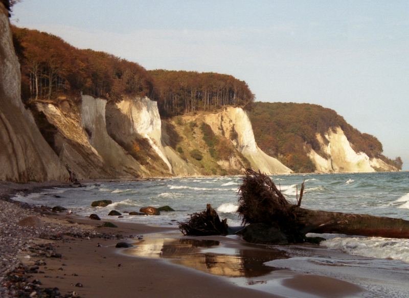 Strand mit Kreidefelsen