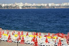 Strand mit Stadtblick...