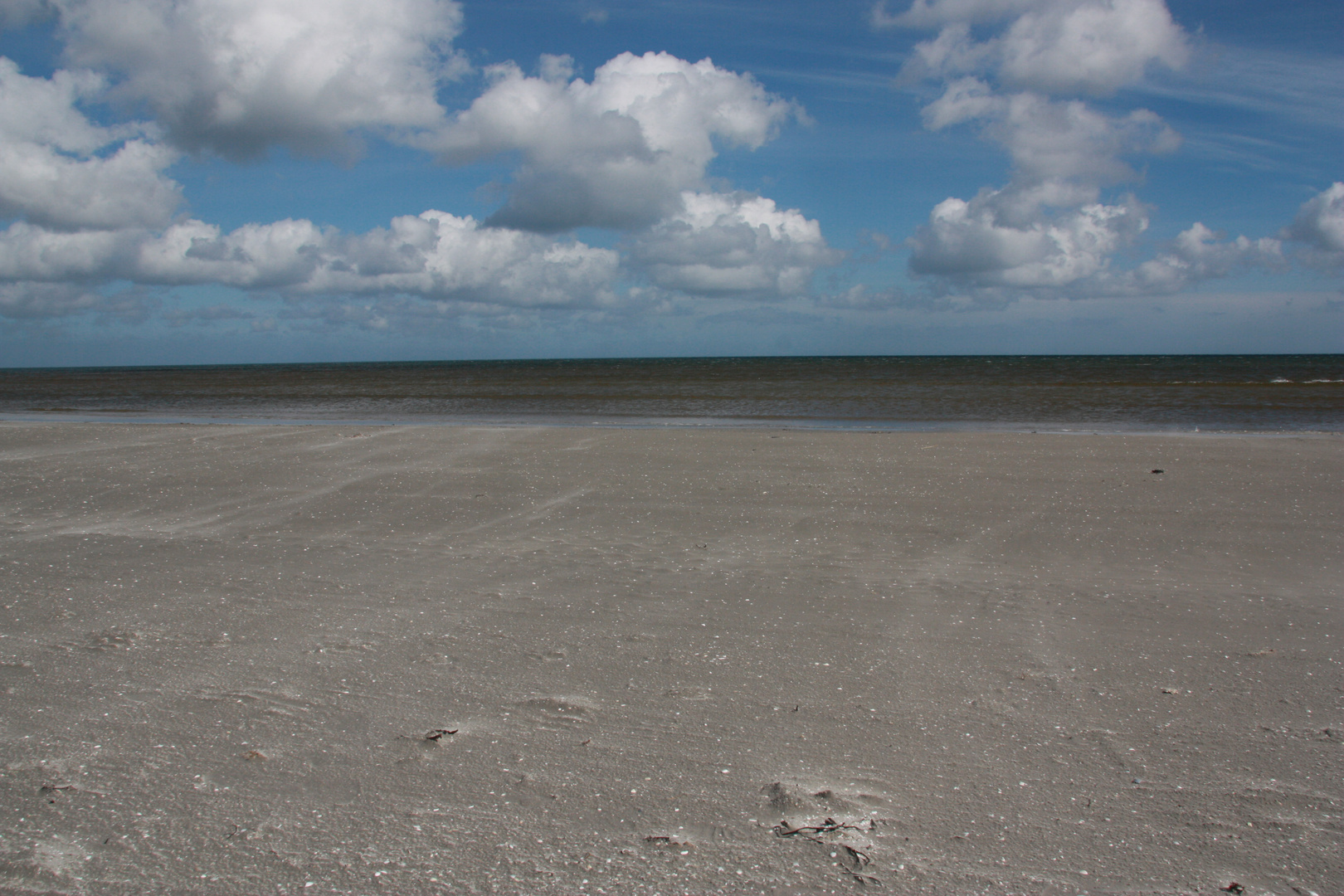 Strand mit Wolken