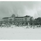 Strand, Schnee, Kurhaus