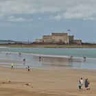 Strand-Spaziergang in Saint-Malo