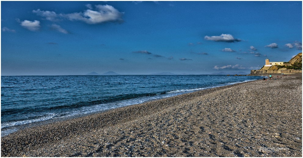 Strand Torrenova, am Horizont der Ätna