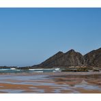 Strand und Felsen