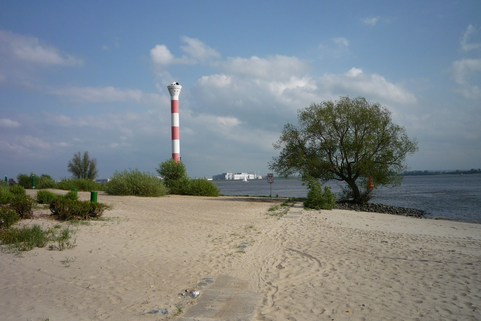 Strand und Leuchtturm Hamburg / Blankenese