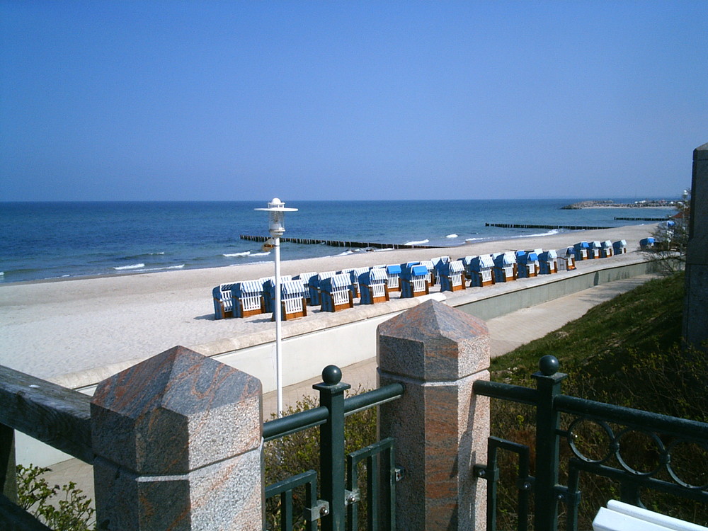 Strand von Kühlungsborn im April