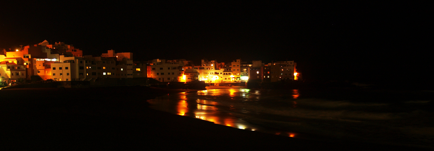 Strand von Puerto de la Cruz bei Nacht