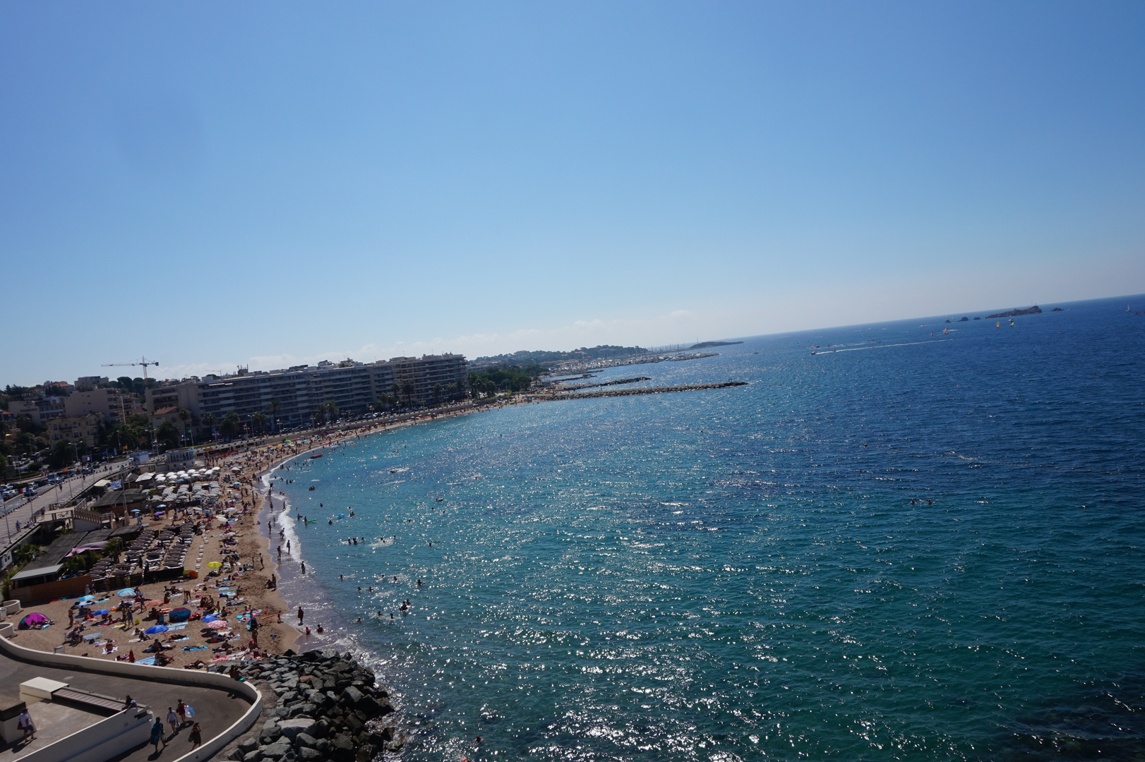 Strand von Saint-Raphaël auf der Côte d'azur aus dem Riesenrad