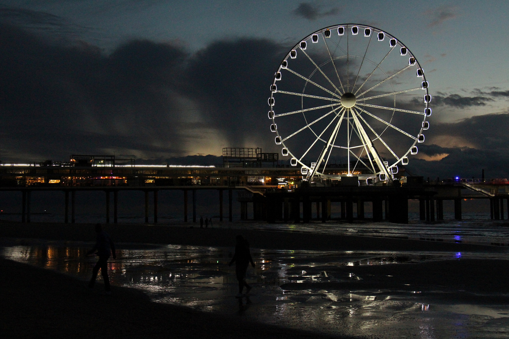 Strand von Scheveningen bei Nacht