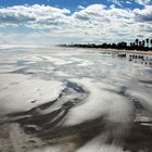 Strand, Wasser und Wolken