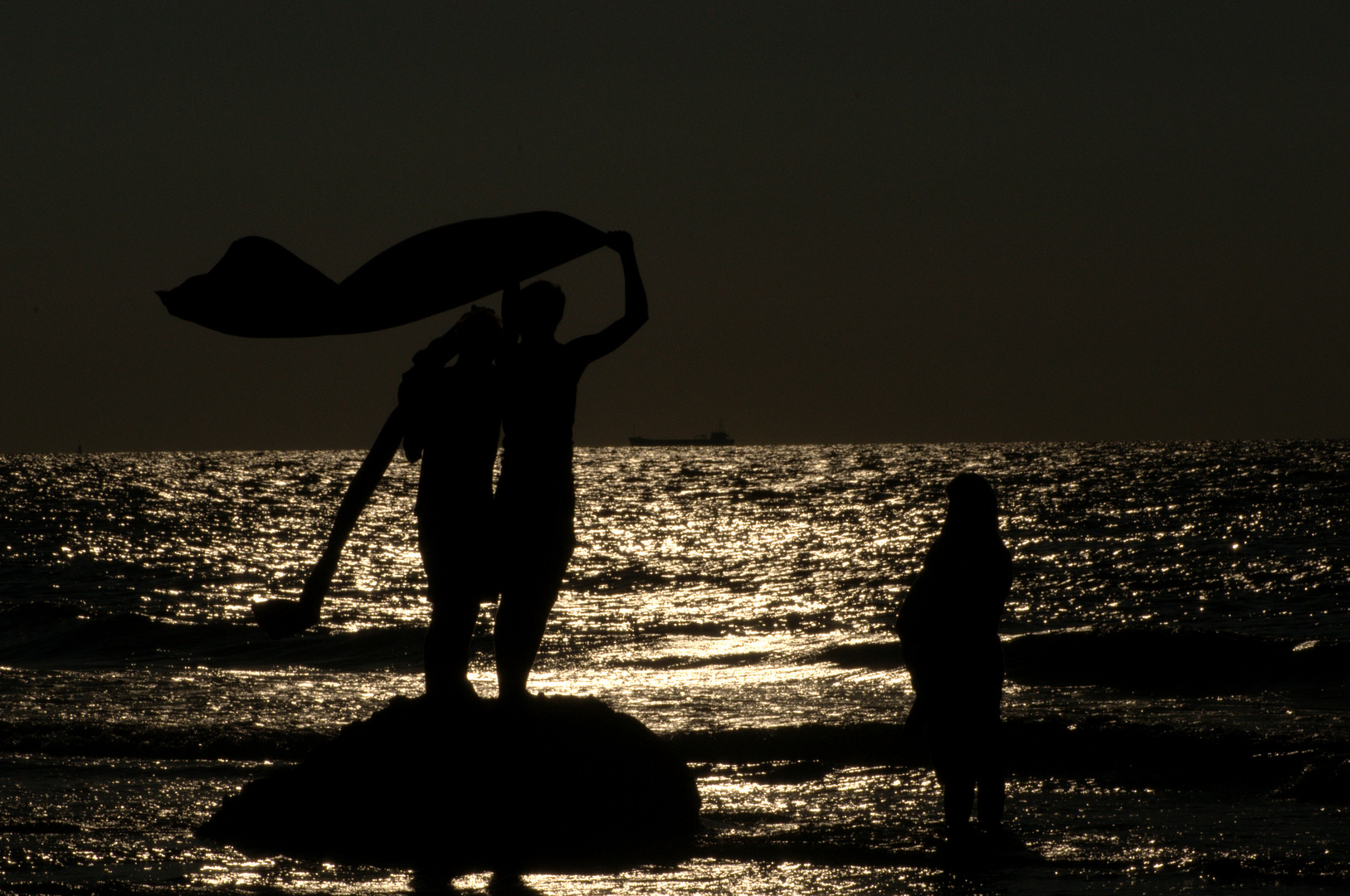 Strandaufführung abends in Domburg