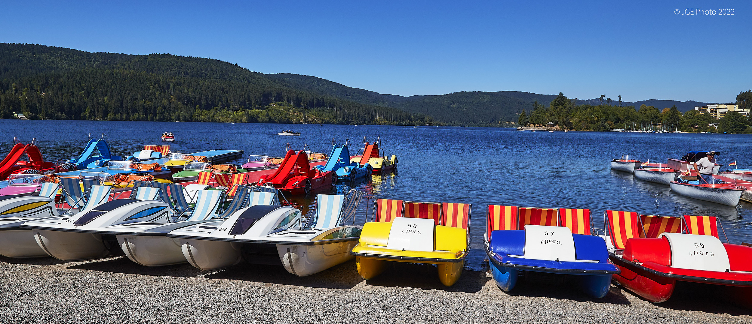 Strandbad Schluchsee mit Tretbooten