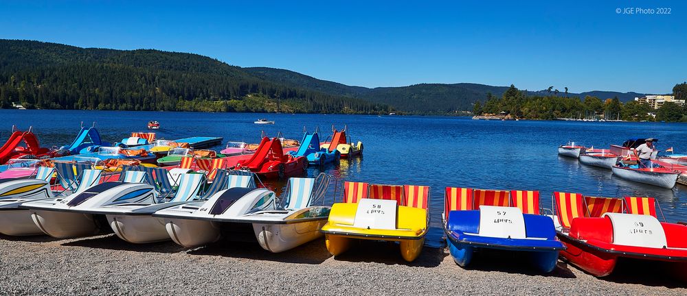 Strandbad Schluchsee mit Tretbooten