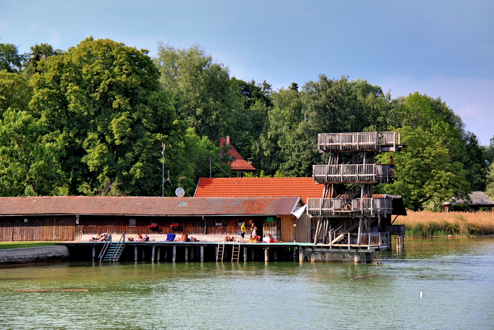 Strandbad Utting vom Wasser gesehen