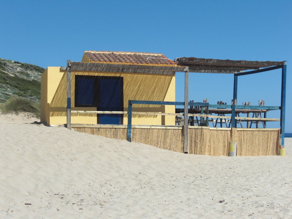 Strandbar am Mittelmeer