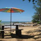 Strandbar mit Sonnenschirm