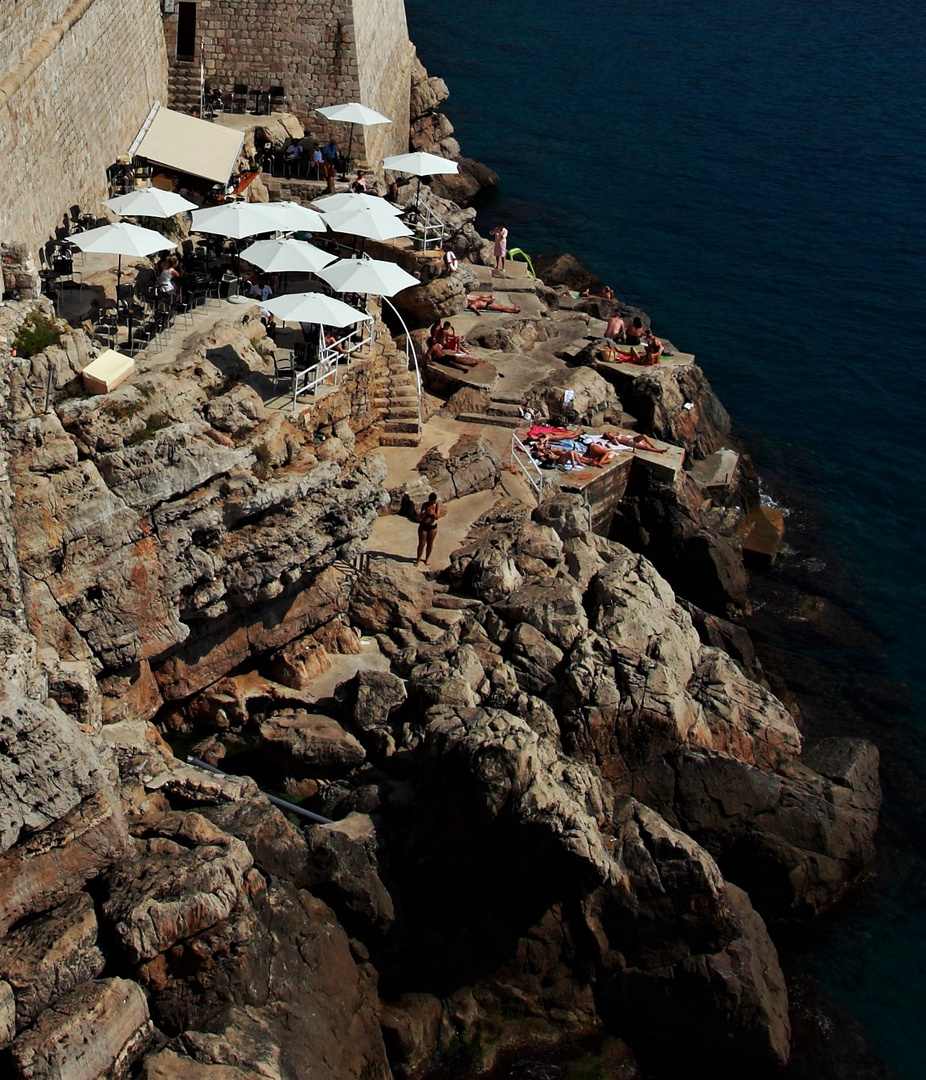 Strandbar....auf den Klippen der Altstadt von Dubrovnik