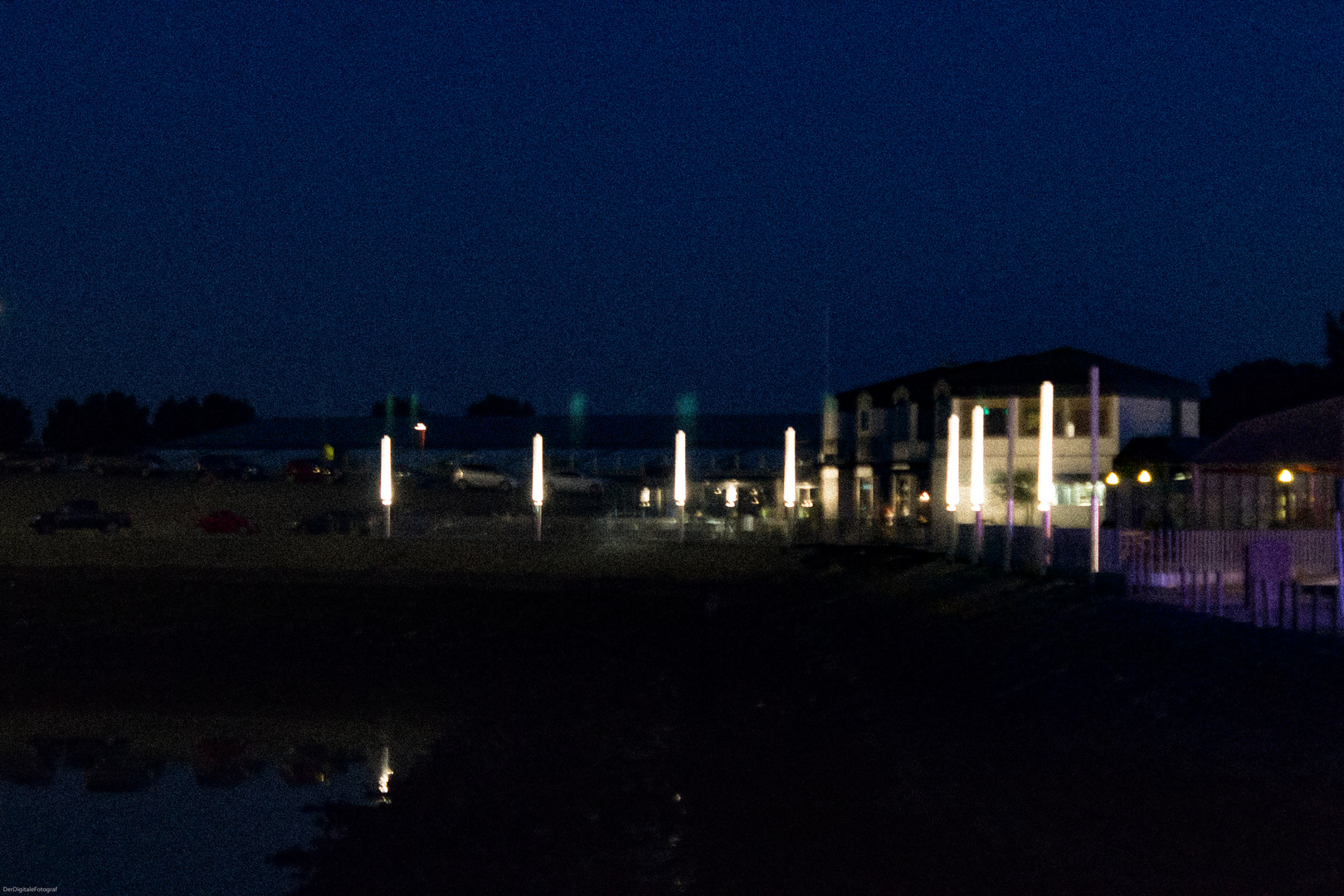 Strandcafe in der Dämmerung