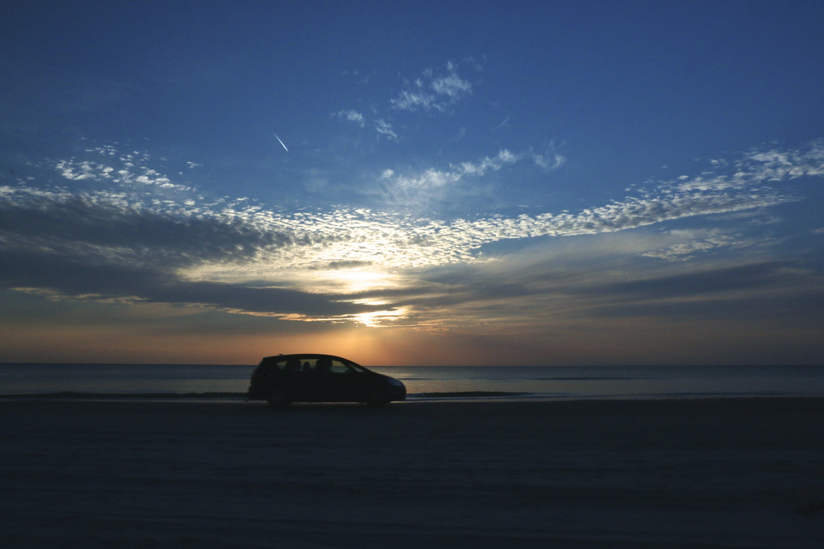 Strandfahrt in den Sonnenuntergang, Løkken, Dänemark