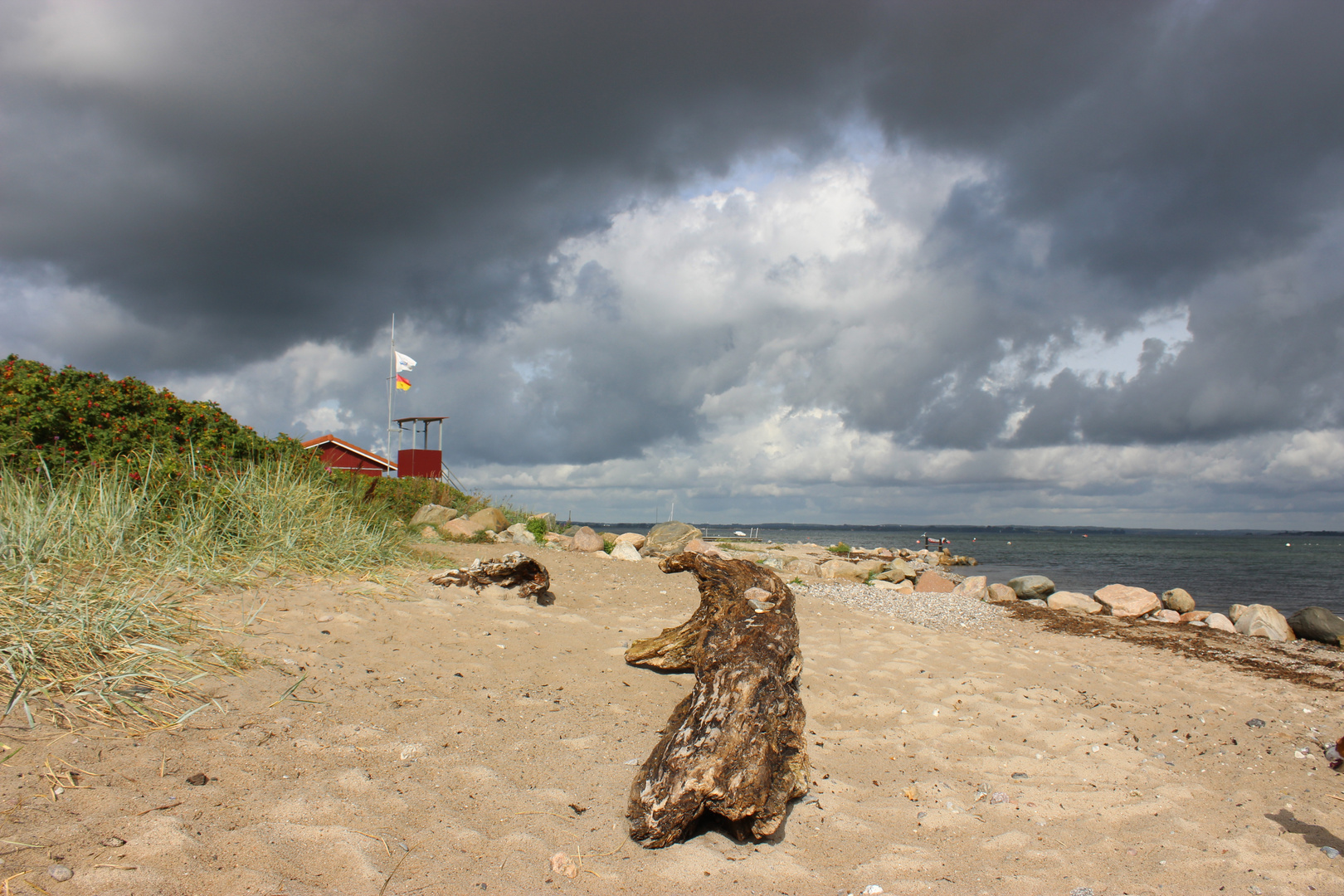 Strandgut im Gewitter