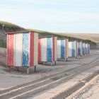 Strandhäuser in Holland warten auf den Tag und die Sonne