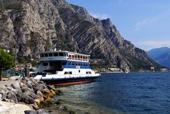 Strand/Hafen in limone