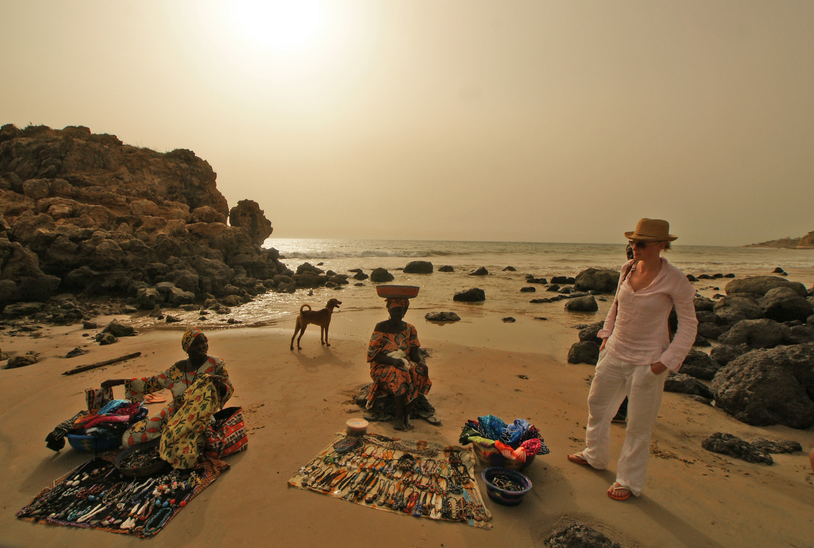 Strandhandel am Abend im Senegal an der Atlantikküste