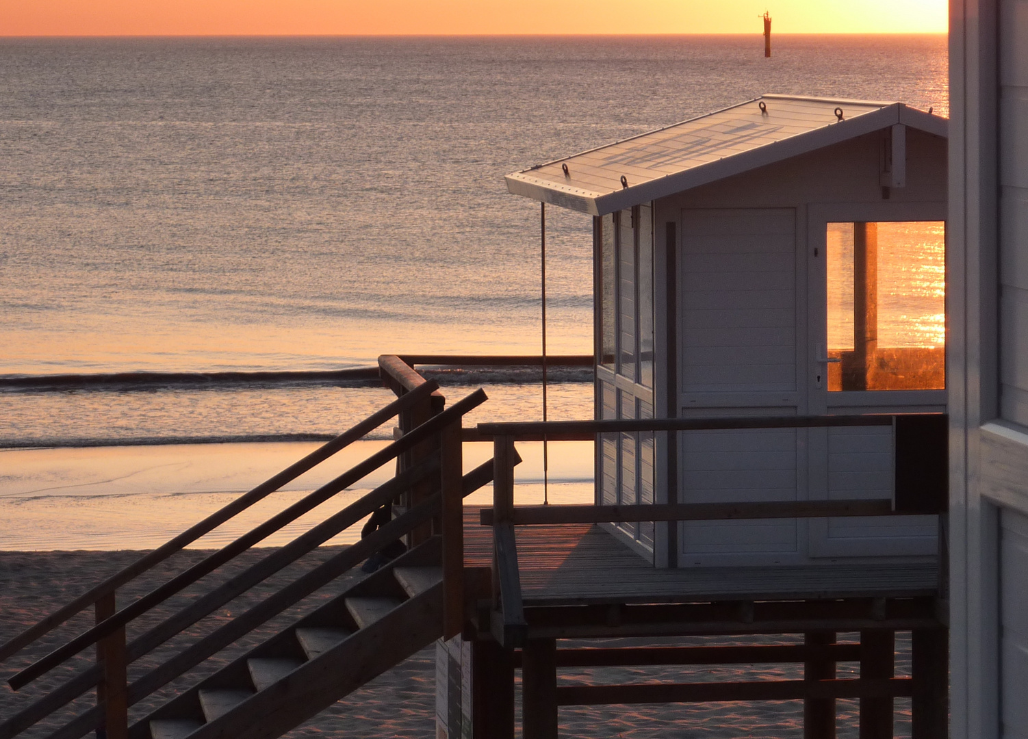 Strandhaus in der Abendsonne