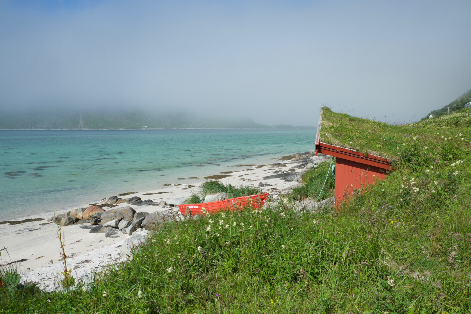 Strandhütte mit Boot 